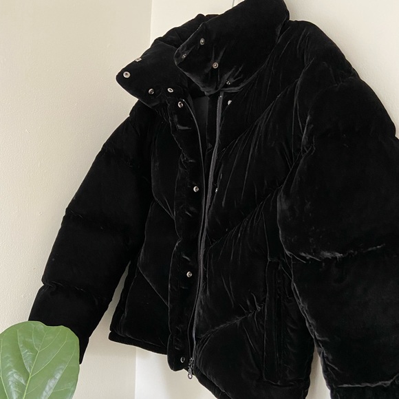 SOLD ON FB MARKETPLACE Aritzia Wilfred The Cloud Puff black velvet puffer jacket - Picture 4 of 10